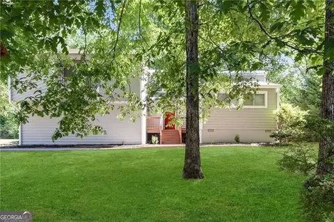 704 Lost Creek Cir, Stone Mountain, GA 30088