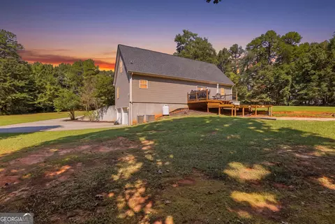 Exterior - 2952 Rock Creek Rd, Toccoa, GA 30577 photo 2 of 15
