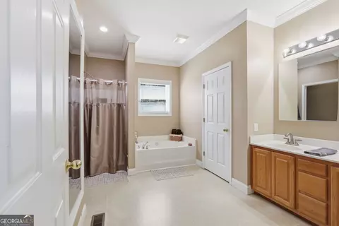 Bath - 2952 Rock Creek Rd, Toccoa, GA 30577 photo 2 of 4