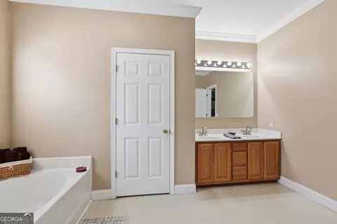 Bath - 2952 Rock Creek Rd, Toccoa, GA 30577 photo 3 of 4