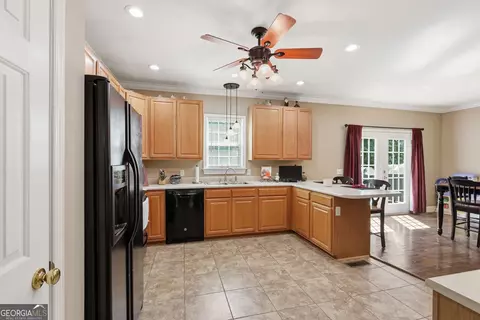 Kitchen - 2952 Rock Creek Rd, Toccoa, GA 30577 photo 4 of 4