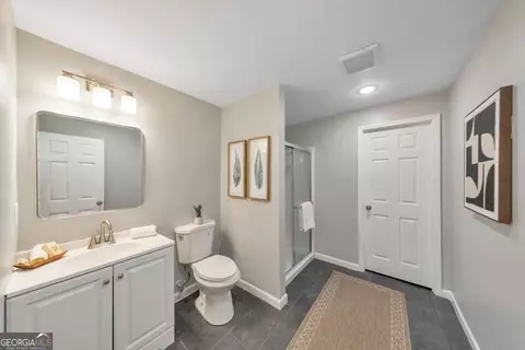 Bath - 2501 Sandy Ct, Marietta, GA 30066 photo 3 of 3