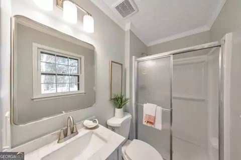 Bath - 2501 Sandy Ct, Marietta, GA 30066 photo 1 of 3