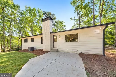 Exterior - 2501 Sandy Ct, Marietta, GA 30066 photo 2 of 7