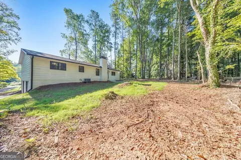 Exterior - 2501 Sandy Ct, Marietta, GA 30066 photo 5 of 7