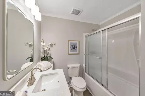 Bath - 2501 Sandy Ct, Marietta, GA 30066 photo 2 of 3