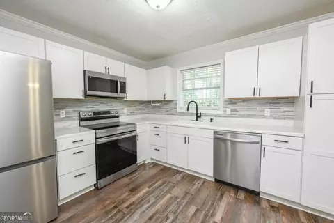 Kitchen - 167 Caldwell Dr, Hampton, GA 30228 photo 2 of 2