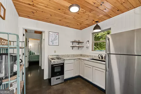 Kitchen - 374 Ferrell Tatum Rd, Lagrange, GA 30240 photo 4 of 5