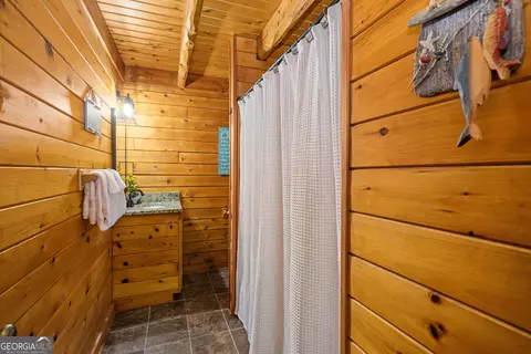 Bath - 374 Ferrell Tatum Rd, Lagrange, GA 30240 photo 2 of 4