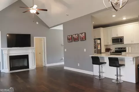 Living - 2 Keystone Ln NE, Rome, GA 30161 photo 3 of 8