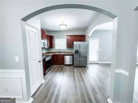 Entry Way - 3140 Broadleaf Trl, Fairburn, GA 30213 photo 2 of 3
