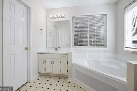 Bath - 50 Macadamia Ct, Covington, GA 30016 photo 2 of 4
