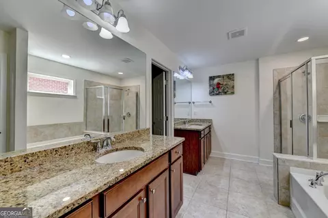 Bath - 2249 Larkspur Run Dr, Duluth, GA 30097 photo 3 of 4