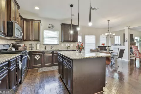 Kitchen - 7502 Bowhead Ct, Fairburn, GA 30213 photo 3 of 3