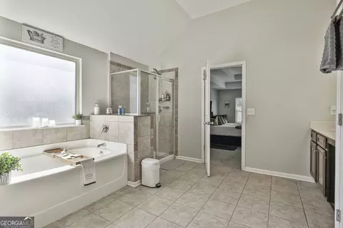 Bath - 7502 Bowhead Ct, Fairburn, GA 30213 photo 4 of 5