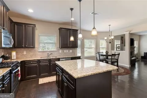 Kitchen - 7502 Bowhead Ct, Fairburn, GA 30213 photo 2 of 3