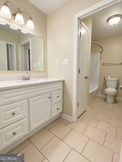 Bath - 1670 Northridge, Morrow, GA 30260 photo 1 of 1