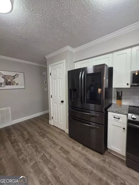 Kitchen - 105 Heatherbrook Dr, Lagrange, GA 30240 photo 6 of 10
