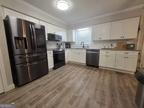Kitchen - 105 Heatherbrook Dr, Lagrange, GA 30240 photo 7 of 10