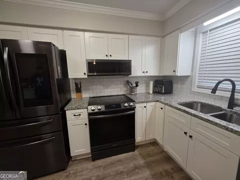 Kitchen - 105 Heatherbrook Dr, Lagrange, GA 30240 photo 10 of 10