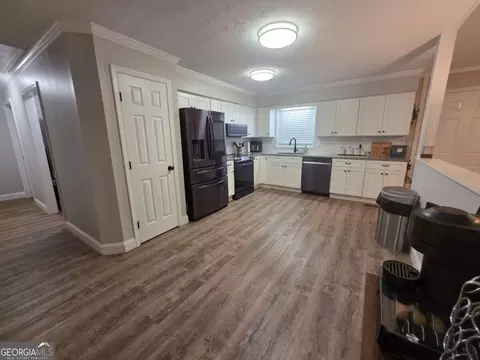 Kitchen - 105 Heatherbrook Dr, Lagrange, GA 30240 photo 2 of 10