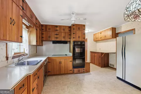 Kitchen - 400 Harris St, Toccoa, GA 30577 photo 3 of 3