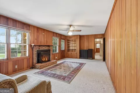 Living - 400 Harris St, Toccoa, GA 30577 photo 3 of 5
