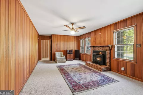 Living - 400 Harris St, Toccoa, GA 30577 photo 4 of 5