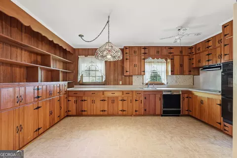 Kitchen - 400 Harris St, Toccoa, GA 30577 photo 1 of 3