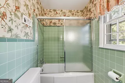 Bath - 400 Harris St, Toccoa, GA 30577 photo 5 of 5
