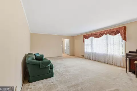 Living - 400 Harris St, Toccoa, GA 30577 photo 2 of 5