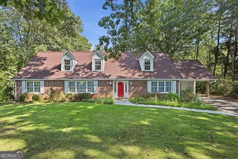 Exterior - 400 Harris St, Toccoa, GA 30577 photo 2 of 12