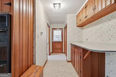 Entry Way - 400 Harris St, Toccoa, GA 30577 photo 3 of 5