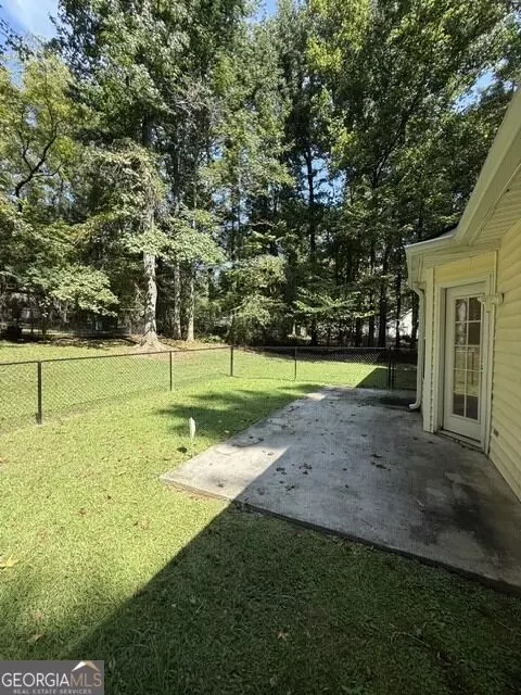 Exterior - 255 Lakeside Dr, Covington, GA 30016 photo 4 of 5