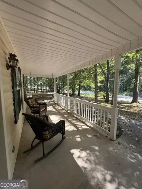 Exterior - 255 Lakeside Dr, Covington, GA 30016 photo 3 of 5