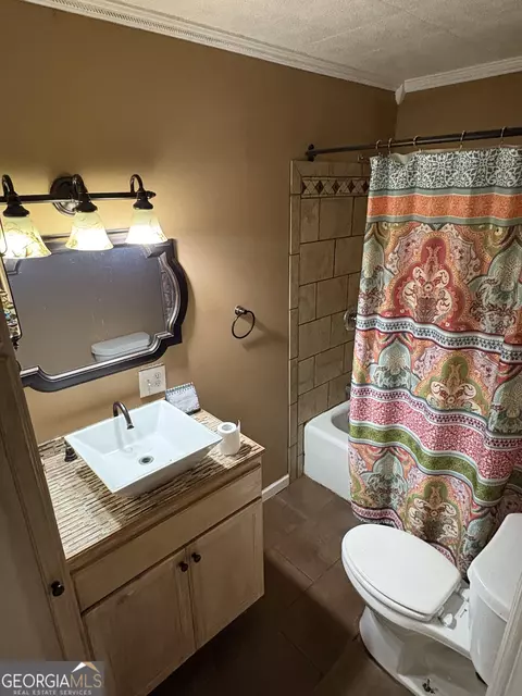 Bath - 326 Eichelberger Dr, Lagrange, GA 30241 photo 1 of 1
