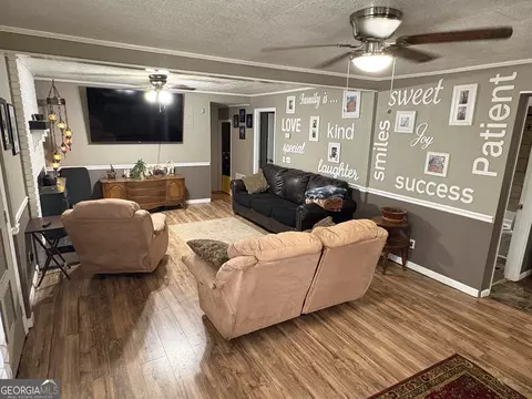 Living - 326 Eichelberger Dr, Lagrange, GA 30241 photo 1 of 2