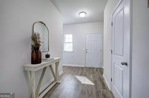 Entry Way - 16 Maycroft Ct NE, Rome, GA 30161 photo 3 of 10