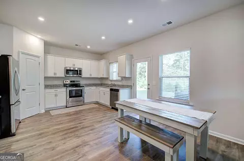 Kitchen - 16 Maycroft Ct NE, Rome, GA 30161 photo 2 of 4