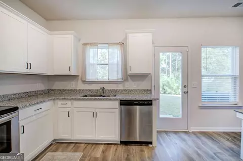 Kitchen - 16 Maycroft Ct NE, Rome, GA 30161 photo 4 of 4
