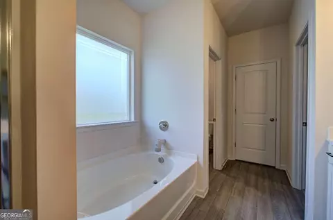 Entry Way - 16 Maycroft Ct NE, Rome, GA 30161 photo 7 of 10