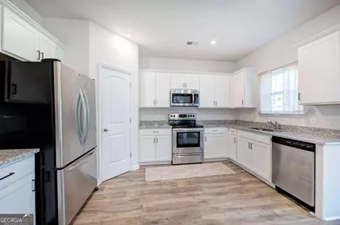 Kitchen - 16 Maycroft Ct NE, Rome, GA 30161 photo 1 of 4