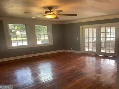 Living - 804 E 6th St, West Point, GA 31833 photo 4 of 10