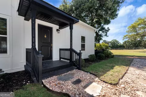 Exterior - 276 Highway 72 E, Comer, GA 30629 photo 2 of 18