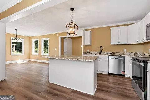 Kitchen - 276 Highway 72 E, Comer, GA 30629 photo 1 of 2