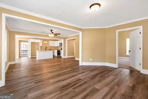 Living - 276 Highway 72 E, Comer, GA 30629 photo 2 of 4