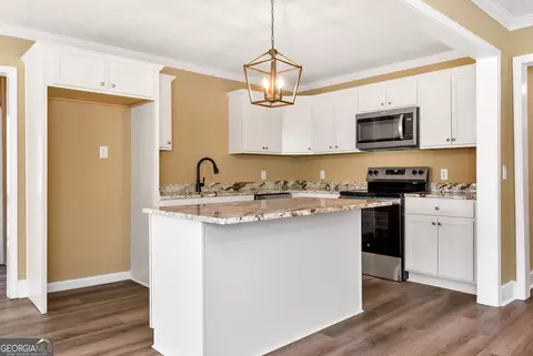 Kitchen - 276 Highway 72 E, Comer, GA 30629 photo 2 of 2