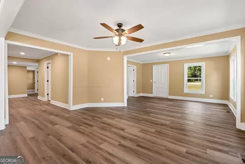Living - 276 Highway 72 E, Comer, GA 30629 photo 3 of 4
