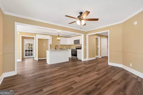 Living - 276 Highway 72 E, Comer, GA 30629 photo 1 of 4