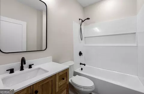Bath - 112 Lagrange St, Newnan, GA 30263 photo 4 of 6